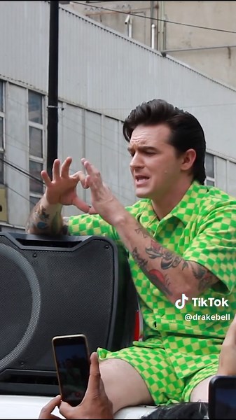 Sing Along with Mexican Fans to New Songs!