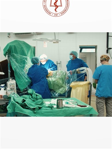 Hajnali kelés, vizsgák, felelősség. Nálunk tanulni komoly kihívás, de ha van benned elhivatottság, ez lesz életed legjobb döntése. Nem ígérjük, hogy könnyű lesz, de megígérjük, hogy megéri! Csatlakozz az ÁTE közösségéhez! Határidő: február 15. https://univet.hu/hu/felveteli/felveteli-2026/ #állatorvosleszek #egyetem #kihívás #univet #jelentkezés #felvételi #állatorvos #vetlife #karrier #felvételi2026