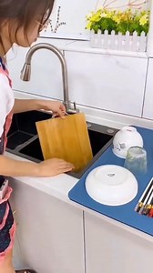 1.4K views · 25 reactions | Kitchen drain mat can absorb water splashes and coffee, instantly keep your countertops clean and tidy. | Mamang Kartero TV | Facebook