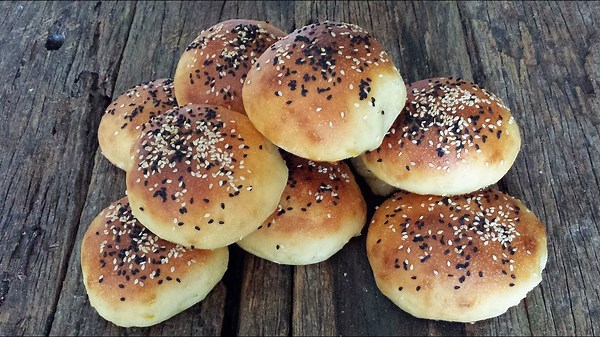 How to Make Soft Hamburger Buns from Scratch ?