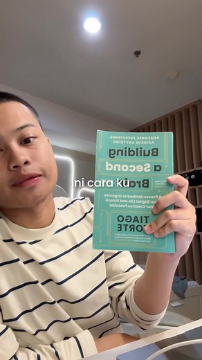 Farhan on Instagram: "Tiap orang pasti punya caranya masing-masing buat pelampiasan kalau lagi cape or burnout. Buatku, baca buku adalah hal utama yang akan kulakukan saat aku lagi down, bosan, atau burnout. Disini, aku pakai #PhilipsSmartLED Connected by #Wiz yang selalu bisa nyesuaiin dengan mood saat aku baca buku. Apalagi sekarang aku juga punya juga yang varian Neon Flex Strip, lampu LED strip bentuk akar ini, lucu kan. Yuk buat kalian yang mau suasana kamar nyaman sesuai yang kalian mau, b