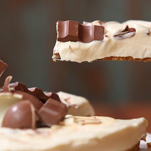 5.2M views · 41K shares | Kinder Cheesecake Full recipe: https://taste.md/2eiF0jg Find more delicious chocolate treats on our app: https://taste.md/2bc3sEg | Tastemade UK | Facebook
