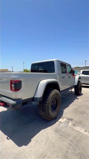 JEEP GLADIATOR 2022 MODEL COMFORTABLE AND NICE LOOKING CAR W8 SHIPPING TRADING SAHLALAH OMAN 🇴🇲