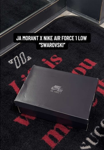 JA MORANT X NIKE AIR FORCE 1 LOW “SWAROVSKI” Swarovski accents appear on the Swoosh, the tongue branding, and the heel, adding much-needed contrast to the shape without it dominating. Available at @succezzthestore 2214 S Michigan Ave Black/Metallic Silver-Cobalt Bliss MEN SIZES: 6-14 #SuccezZ #succezzthestore #chicagosneakers #jamorant #swarovskicrystals