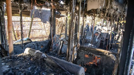 Ausztriából érkezett, egyedi kialakítású busz égett ki Miskolcon – még nem látott fotók és videók a helyszínről