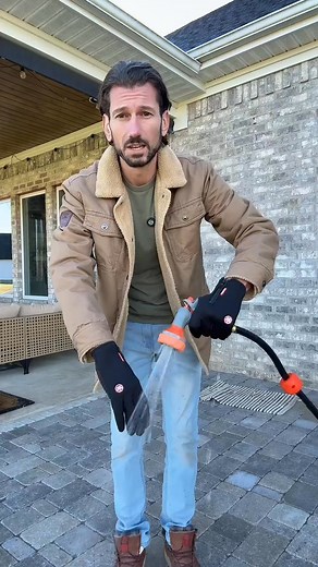 Tired of freezing fingers every time you step outside? 🥶 Keep your hands warm and comfy with Thermal Touchscreen Winter Gloves — made to fight cold weather without slowing you down. ❄️ 🔥 Windproof & Water-Resistant Shell 📱 Touchscreen Pads That Actually Work 💪 Anti-Slip Grip for Phones, Handles & Coffee Cups Stay warm. Stay connected. Stay comfortable. ✨ | Try Savera