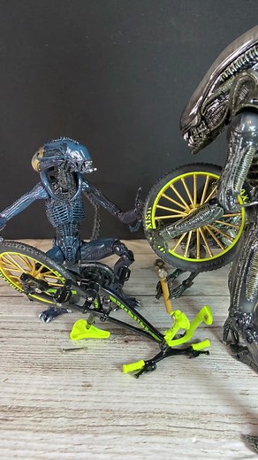 Deja de hablar y pégale 😡 | Malcolm en la mitad de su crecimiento | Toys | Figuras de acción