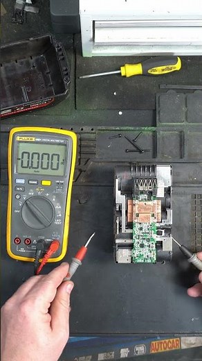 Don't Trust The Green Light On Your Milwaukee Charger #milwaukee #charger #battery