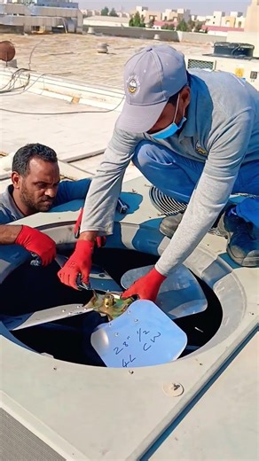 Fan motor install fan blade package unit||fan blade motor lagany ka tariqa#hvacspecialist#trending