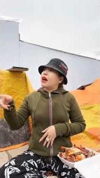 Anh ơi hải lấy phụ hồ, tiền lương em ích..