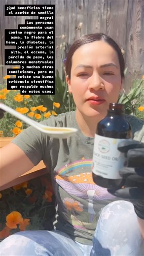 30K views · 505 reactions | ¿Qué beneficios tiene el aceite de semilla negra?Las personas comúnmente usan comino negro para el asma, la fiebre del heno, la diabetes, la presión arterial alta, el eccema, la pérdida de peso, los calambres menstruales y muchas otras condiciones, pero no existe una buena evidencia científica que respalde muchos de estos usos.#blackseedoil #aceitedecomino #tips #saludybienestar | HealthyLunnas | Facebook