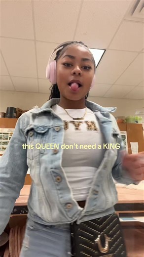 #yellowfont | this queen don't need a king