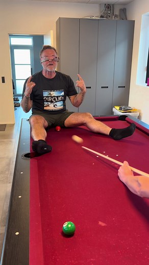 Uhh assjack med æ poolkugle — sjovt dansk klip