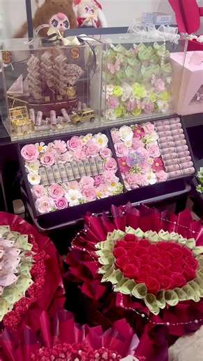 Đi giao 15 bó hoa set up phòng sinh nhật cho khách cùng em nhaa 🥰🥰#hoatiensaigon #xuhuong #quatangsinhnhat #hottrend #1997florist