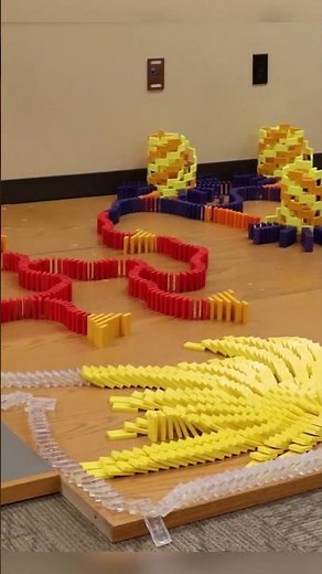 Giant Domino Run!