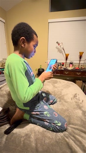 Oliver B on Instagram: "My mom’s post!! 🤣 @nuneszy My kid trying to convince me to buy him more yo-yos! 😂 They’re on sale! Guess he forgot Christmas was a few days ago! Momma’s got to recoup bro! 😂 I think Lucas Decker (first yo-yo video he saw) @lucasdeckeryoyo created a monster!! 😂🤣 @oliver_yoyos @thebrandonvu @theallonchen @offset.yoyo #yoyolife @katiethompsonyyf #offsetyoyo @cencal.yoyo.classic @cencalyoyoclub"