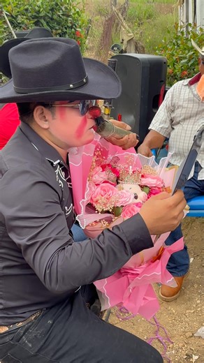 Entrega de Flores para nuestra amiga La Negra en Nuevo Morelos, con Flores Los Patrones de Jesús Carranza | Víctor González
