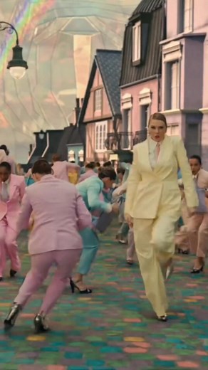 510K views · 1.5K reactions | Taylor Swift's leak prevention is next level!  What's the craziest thing you'd do for your passion? #SwiftieSecrets #MusicIndustry | Celeb Buzz Contract | Facebook