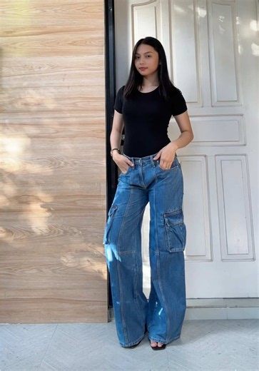 Cargo Mid-Waist Jeans: Style Meets Utility