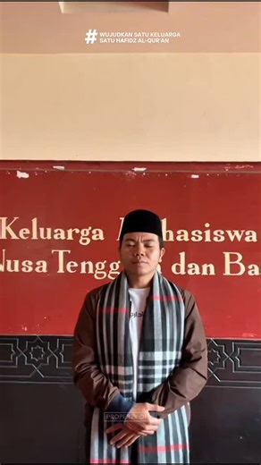 Dari Kamar Santri Menuju Negeri Para Nabi 🇪🇬✨ Siapa bilang lulusan pondok cuma bisa ngajar di kampung? Kenalin, Kak Muhammad Zulfkri salah satu alumni terbaik kami yang saat ini sedang menempuh studi S2 di Universitas Al-Azhar, Kairo, Mesir. Berawal dari hafalan bait-bait Alfiyah di sini, kini beliau mendalami khazanah keilmuan langsung dari sumbernya di Negeri Seribu Menara. Pondok bukan hanya tempat belajar ngaji, tapi jembatan untuk menggenggam dunia! Mau menyusul jejak Kak muhammad zulfikr