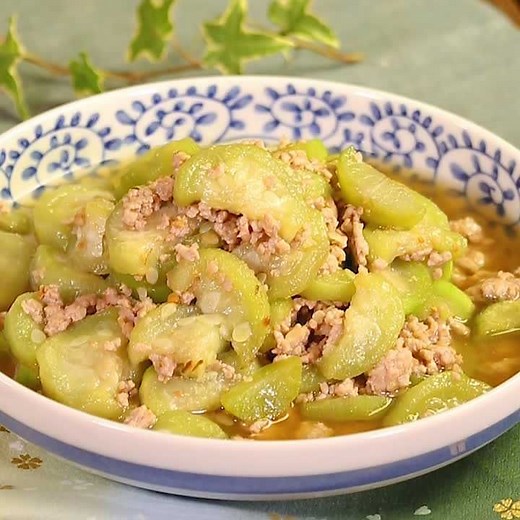 あっさり優しい味♪ ヘチマのそぼろみそ煮のレシピ動画・作り方 | デリッシュキッチン