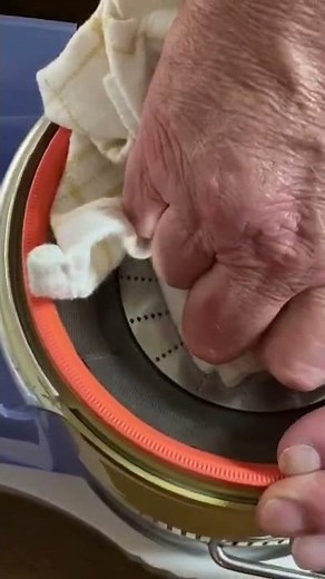 HOW TO REMOVE JACK LALANNE POWER JUICER CUTTING HEAD AND STRAINER BASKET #Jacklalanne #shorts