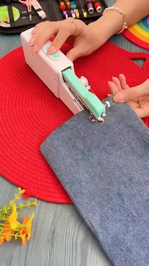 Comment for link 🤩🖇️ mini silai machine stapler #minisewingmachine #stitchingtools #homerepairkit #handytools #budgetgadgets #diyindia #viralproducts #usefulgadgets #reelsindia #crafttools | Gadget Smasher