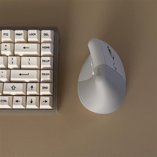 Amazon Home | A better computer set-up is only a click away 🖱️ Shop this ergonomic mouse at the link in bio. #AmazonHome 🎥: @bymichellelei | Instagram