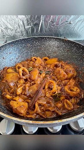 The Best Cuttlefish spicy curry/ கணவாய் கறி/squid with potato recipe/ Calamari /kanavai piradal | Srilanka kilinochchi samayal