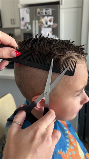 Hairdresser mommy, at your service 💈💇🏼 #kidshaircut #haircuttutorial #boyshairstyle #haircut #boyshaircut @Wahl Clipper