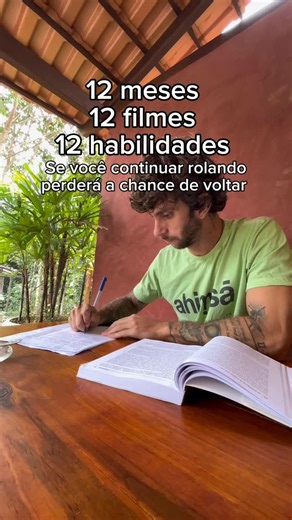 João Caldas on Instagram: "🎥 12 Meses, 12 Filmes, 12 Habilidades para Dominar 🚀 Mês 1: Criação de Hábitos 🎬 O Poder do Hábito (Documentário) 📖 Aprenda a ciência da formação de hábitos e como criar mudanças duradouras. 📺 Disponível no YouTube. Mês 2: Marketing Digital 🎬 O Dilema das Redes (2020) 🌐 Entenda o impacto das plataformas digitais e como usá-las de forma estratégica. 📺 Disponível na Netflix. Mês 3: Definição de Metas 🎬 À Procura da Felicidade (2006) 🎯 Descubra a importância de