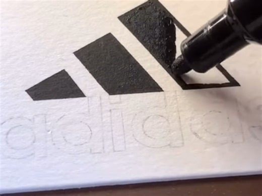 绘制阿迪达斯标志