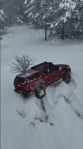 ŞİDDETLİ KARDA ARABANIN KONTROLÜNÜ KAYBETTİK