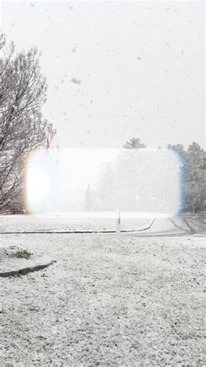 The first snowfall has arrived ❄️ North Conway is officially in winter mode! | North Conway Grand Hotel