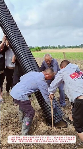 建設現場でプラスチック管マンホール設置作業
