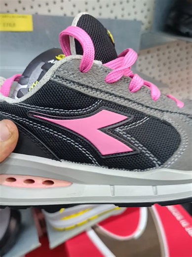 È ARRIVATO L'OUTLET DIADORA UTILITY🥂 da Anzalone&Marino, Bronte - Via Pegaso 1, difronte