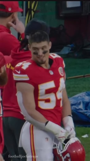 F O O T B A L L J O C K S on Instagram: "Leo Chenal"