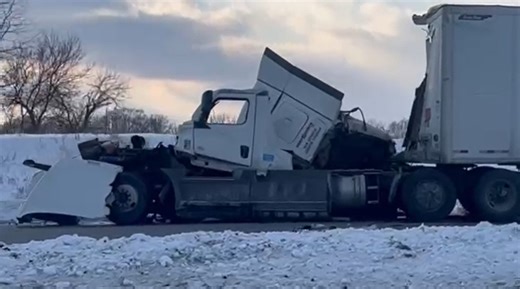 Semi crash causes hours-long closure of Interstate 65 near Franklin