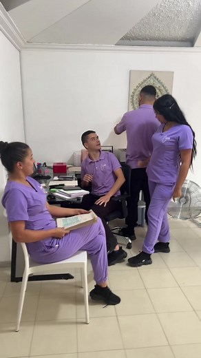 Cuando llega te cambian por la nueva #musica #parati #letras #fyp #shakira #karolg #viral #viralvideo #canmcolombia #manicure💅 #nails