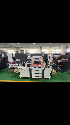 🚩high speed flatbed die cut&snowball rewind 💐The MDC-300 is a high speed stand-alone flat-bed die-cutting machine for pressure-sensitive labels. 💐The MDC-300 offers a maximum speed of 120m/min. It comes with digital servo-driven technology that controls the step-and-repeat, as well as the movement of the stamping die-plate. Because of digital control, all movements are synchronized with extreme precision. 💐Die-cutting pressure is applied from below, and the amount of pressure is digitally co