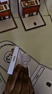 Atividade Interativa – Dia do Estudante Celebre o Dia do Estudante com criatividade e afeto! Este material foi pensado para valorizar os alunos de forma lúdica e significativa. A atividade é fácil de montar, divertida e estimula o envolvimento das crianças na data comemorativa, criando um momento especial em sala de aula. ✅Dobradura e colagem simples ✅Ideal para Educação Infantil e Anos Iniciais ✅Arquivo em PDF – pronto para imprimir ✅Perfeito para compor lembrancinhas e painéis comemorativos ✅V