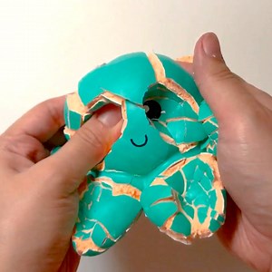 2.3M views · 20K reactions | The artist behind Mingtoo Art makes clay-cracking ASMR videos. She starts with a clay sculpture, covers it in a coat of plaster, and smashes it on camera. The cracking plaster creates satisfying sounds and visuals. | Culture Insider | Facebook