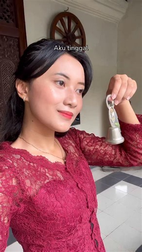 R. Aj. Diajeng Widiani Hadifarica on Instagram: "tinggal di rumah yang umurnya udah 200 tahun #solo #javaneseculture #kotasolo #javanese #cakrahomestay"