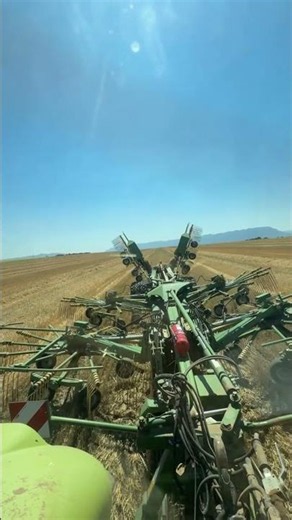 Rozkładanie potężnej zgrabiarki karuzelowej! Rotary rake field workflow ASMR! 💥🌾 #shorts #farming