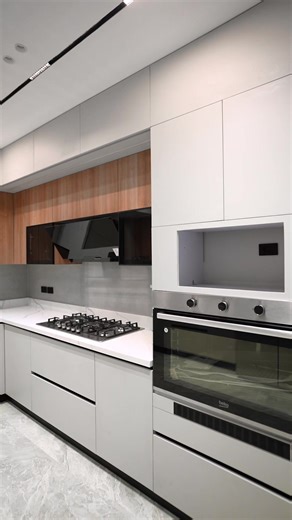 Kitchen designed and executed by 𝗗𝗔𝗣𝗣𝗘𝗥 𝗗𝗘𝗦𝗜𝗚𝗡𝗦. Contact us : 01022284445 #dapperdesigns #dapperlydone #interiordesign #moderninteriors #luxuryliving