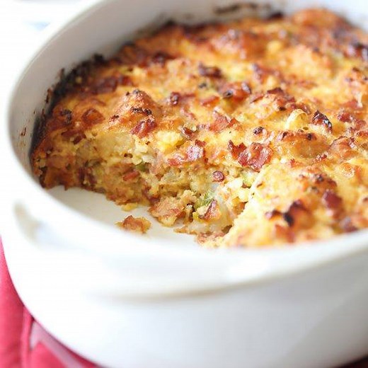 FULL RECIPE 👉🏻 https://bellyfull.net/tater-tot-breakfast-casserole/ You’ll love this Tater Tot Breakfast Casserole recipe! Prep it ahead, make it the same day, or freeze it for later. Can easily be doubled to feed a large family! | Belly Full