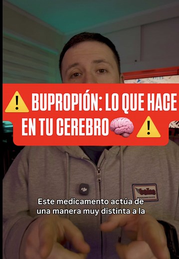 El bupropión actúa sobre dopamina y noradrenalina — no sobre serotonina. Esa diferencia de mecanismo explica por qué tiene indicaciones que ningún otro antidepresivo tiene: depresión con fatiga, cesación tabáquica, disfunción sexual inducida por ISRS y uso off-label en TDAH con evidencia clínica. El QF Manu Valladares explica el mecanismo con analogía simple y las cinco situaciones clínicas donde esa diferencia importa. En este video aprenderás: → Por qué dopamina y noradrenalina explican todo l