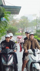 2.6M views · 10K reactions | 2 chàng trai phát hiện trùng người yêu nhờ vào bó hoa  | Hóng Phim Việt | Facebook