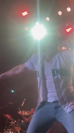 When Russell Dickerson does his little dancey dance 😮 | Seattle Wolf