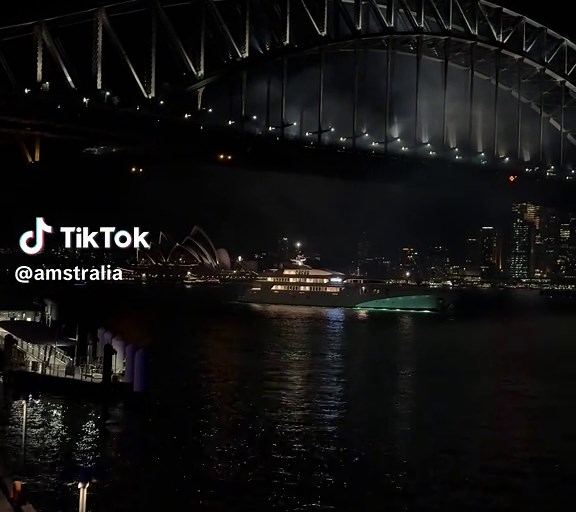 Discover Sydney, Australia's Iconic Landmarks and Stunning Harbor